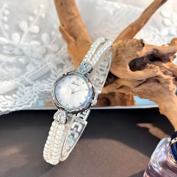 French Elegant Ladies Quartz Watch – Pearl Bracelet Design with Rhinestones, Stylish Alloy Case, Fashion Fairy Timepiece