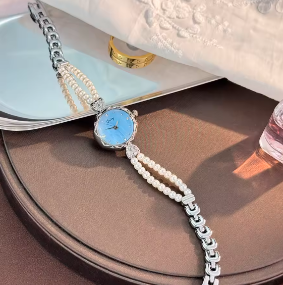 French Elegant Ladies Quartz Watch – Pearl Bracelet Design with Rhinestones, Stylish Alloy Case, Fashion Fairy Timepiece