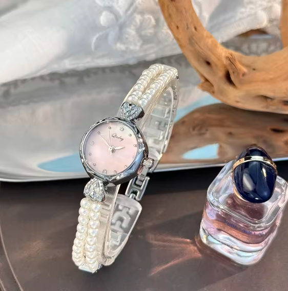 French Elegant Ladies Quartz Watch – Pearl Bracelet Design with Rhinestones, Stylish Alloy Case, Fashion Fairy Timepiece
